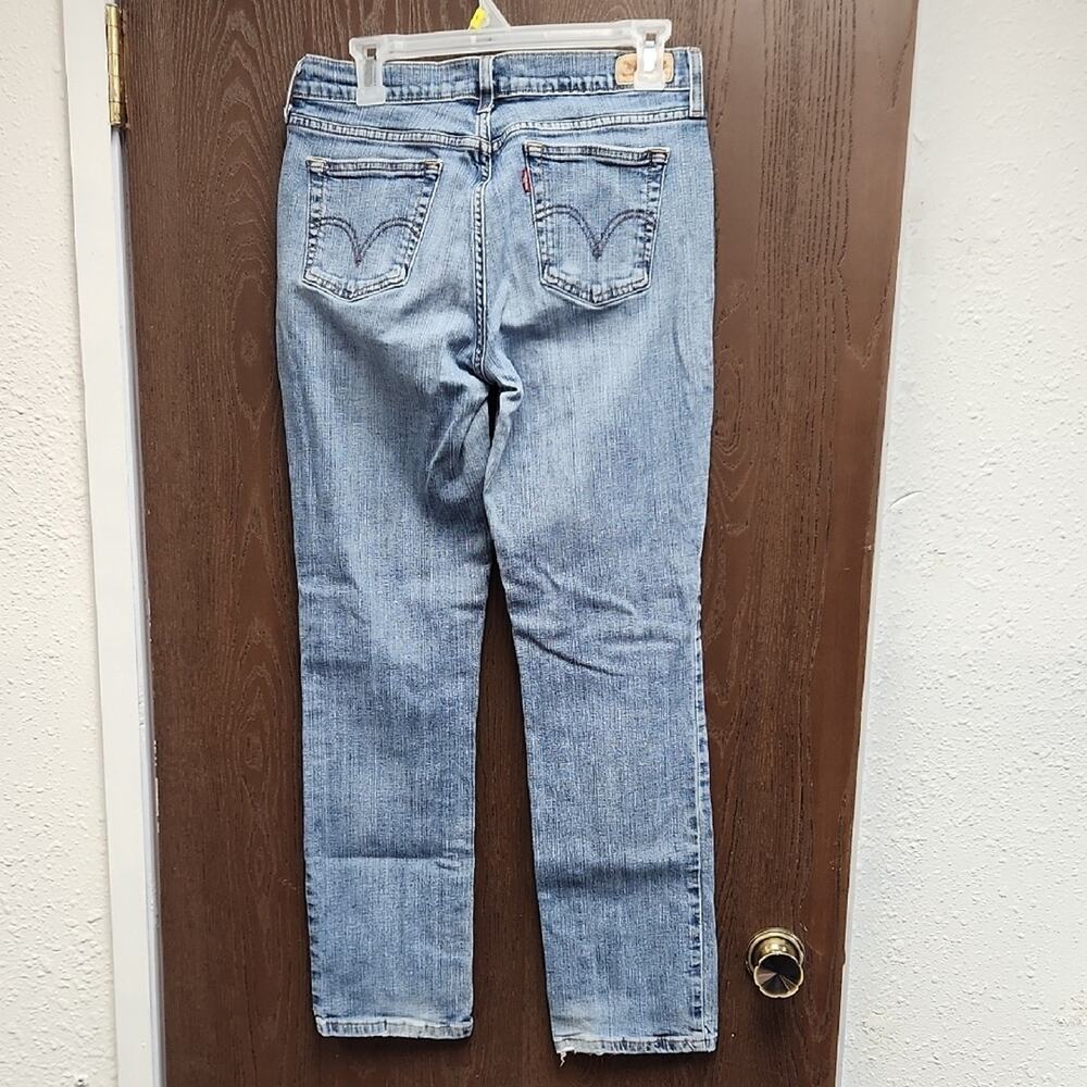 🚨2/$25 or 5/$50🚨Levi's Light Blue Straight Leg Jeans - Picture 2 of 4